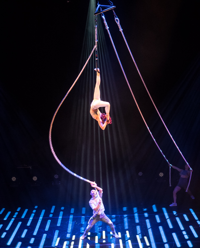 Tres cuerdas act  for Circolombia Acelere show in Chicago, lighting by James Loudon